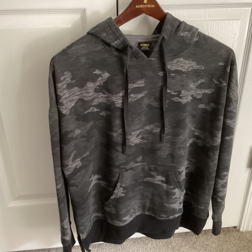 Boys Youth Athletic Works Gray Camo Pullover Hoodie Size L (12-14)